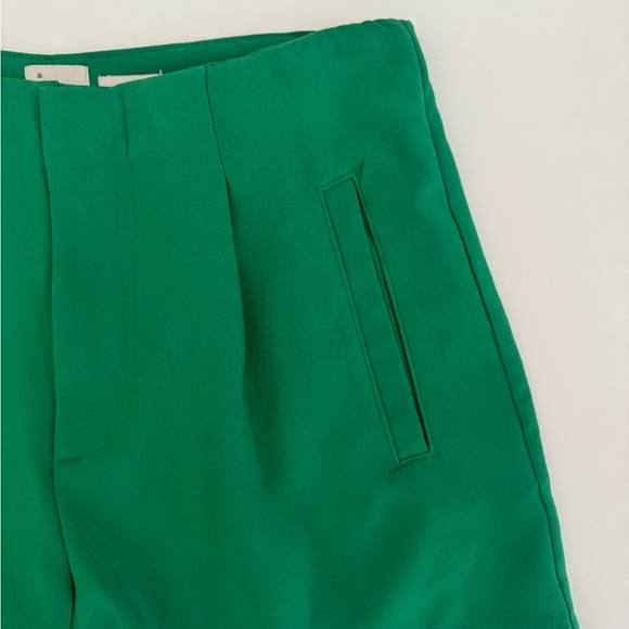 A New Day Women’s Midi Shorts Size 4 Green Tailored Shorts Pockets - Picture 4 of 6